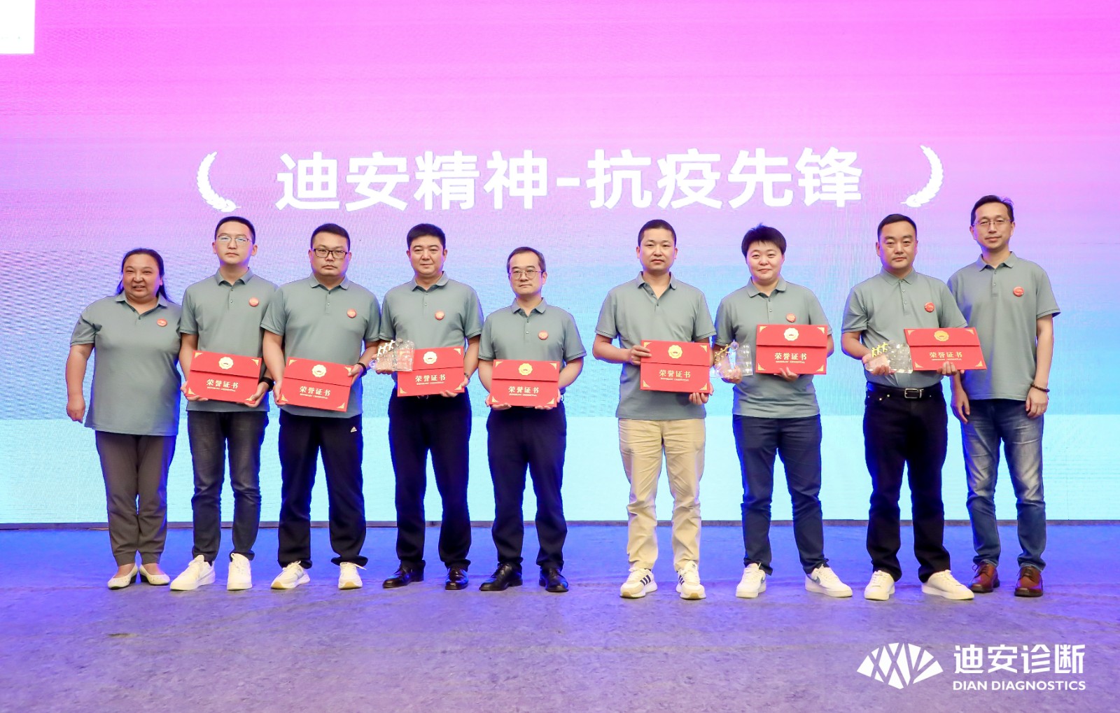 1659431718387047531.jpg 抗疫先锋.jpg